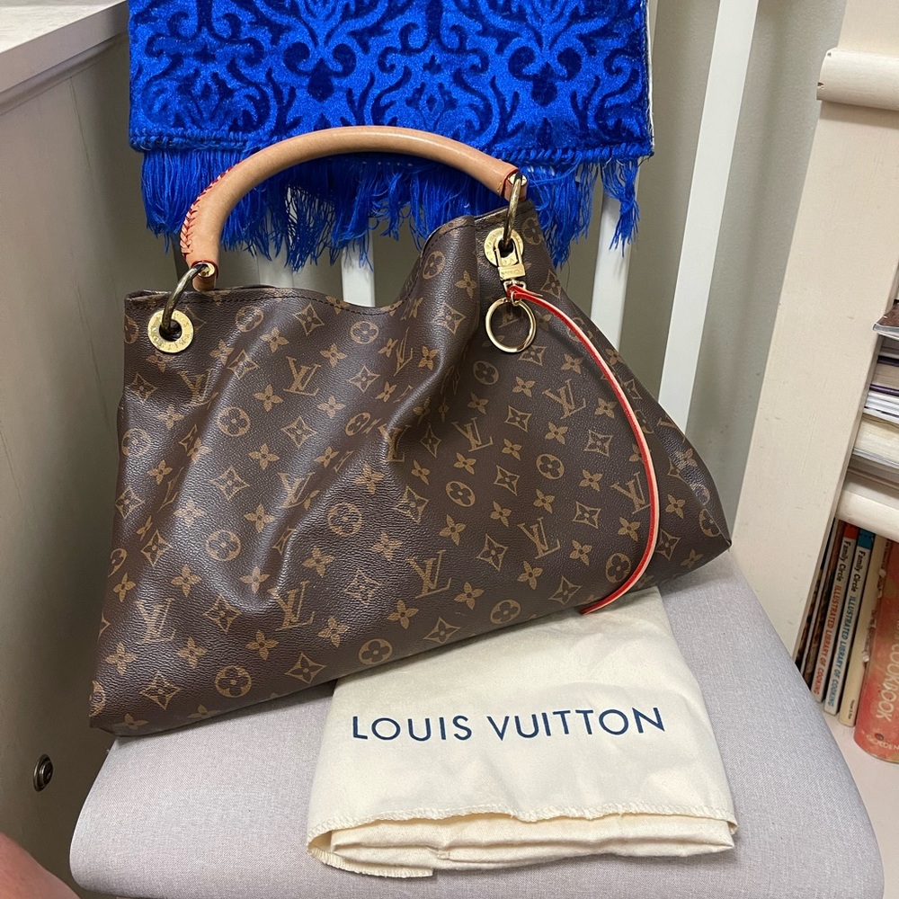Louis Vuitton Artsy handbag
